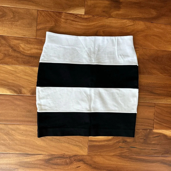 Ann Taylor Loft Black and White Bodycon Mini Skirt size Small - Picture 1 of 4
